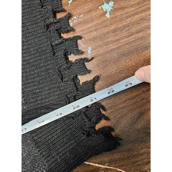 Vigoss NEW TAGS Raw Hem Star V Neck Sweater Size Small - Picture 9 of 9